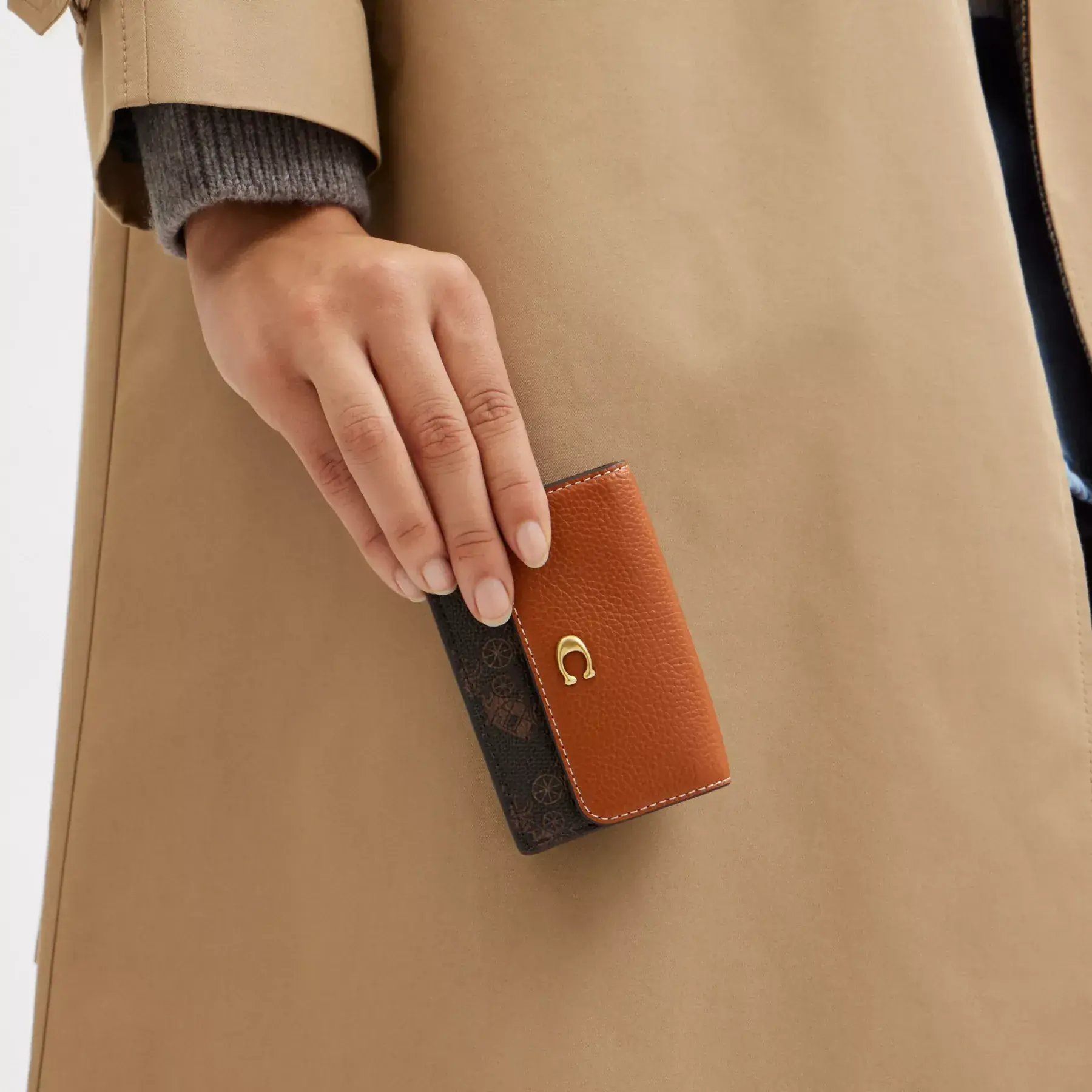 Essential Mini Trifold Wallet With Horse And Carriage Print Essential Mini Trifold Wallet With Horse And Carriage Print